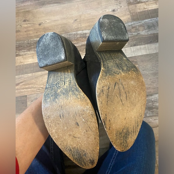 Circle G size 5 but fit bigger imo I am a true 5 and I’m swimming in these - Picture 2 of 3